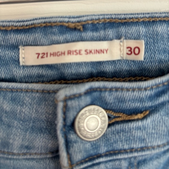 Size 30 Levi’s 721 high rise skinny jeans in EUC. Lovely light wash👖 👠 - Picture 4 of 5